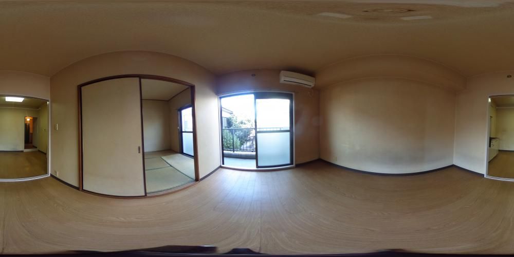 ���r���O