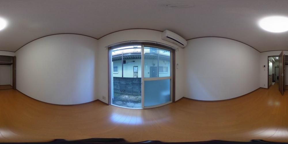 ���r���O