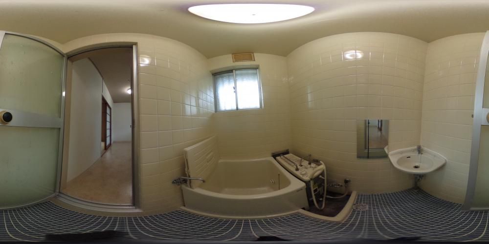 �o�X���[��