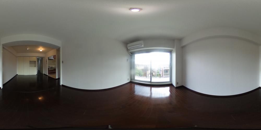 ���r���O