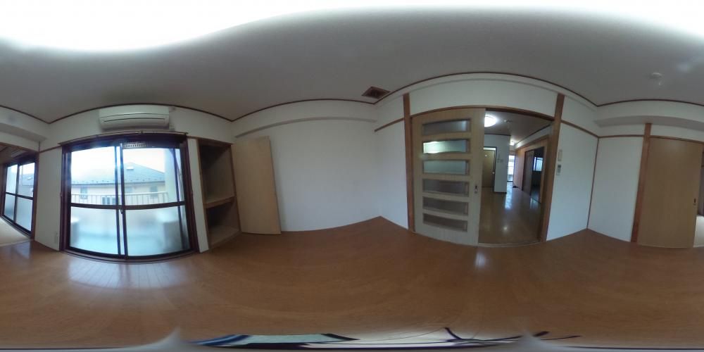 ���r���O